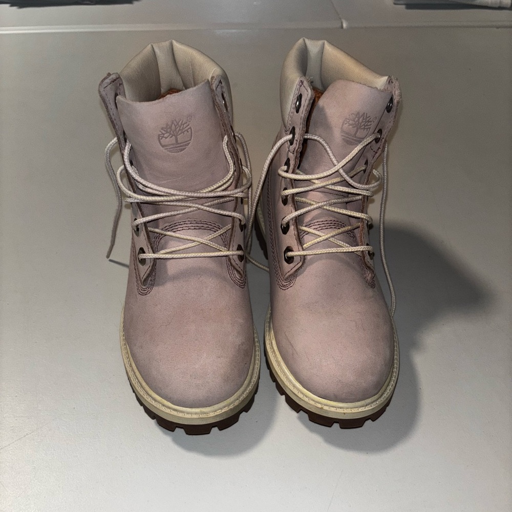 Timberland boots
Light pink
